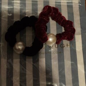Lele Sadoughi Velvet Pearl Elastic Hair Scrunchie Set - Black & Burgundy